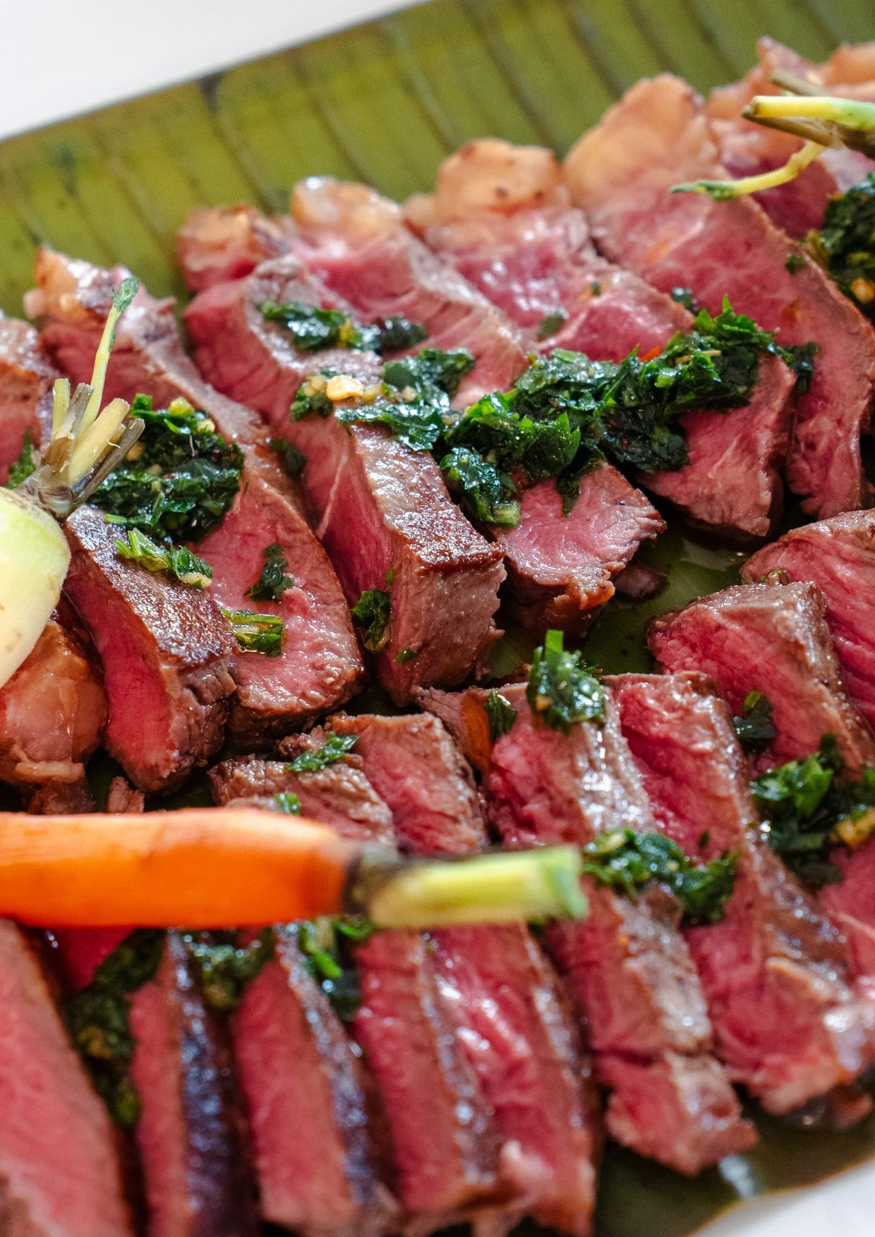 Parrillada premium con hierbas y verduras